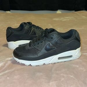 BLACK NIKE AIR MAX